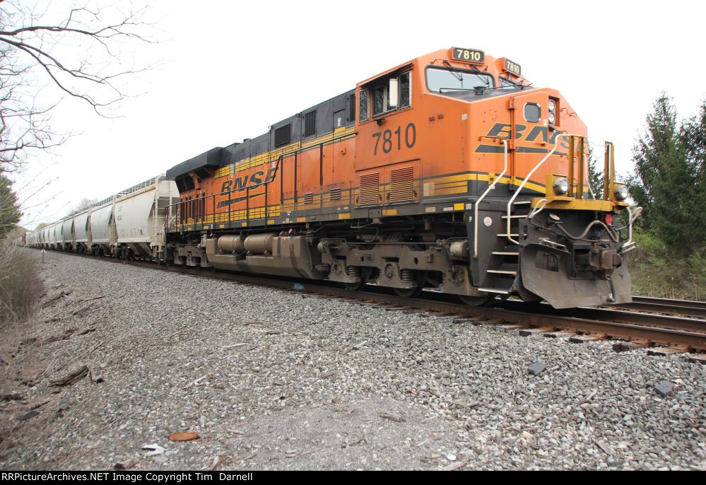 BNSF 7810 dpu on 264